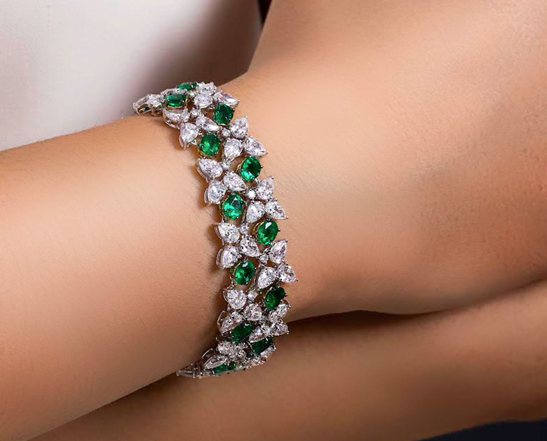 high-jewellery-hero-bracelet-top