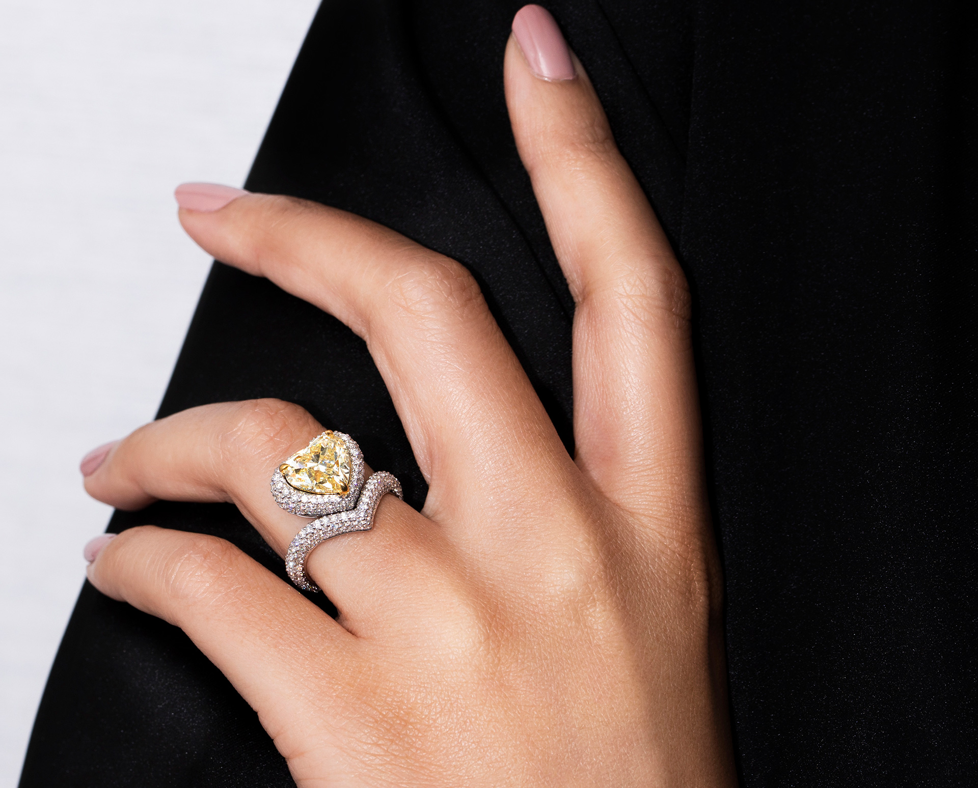 high-jewellery-hero-ring